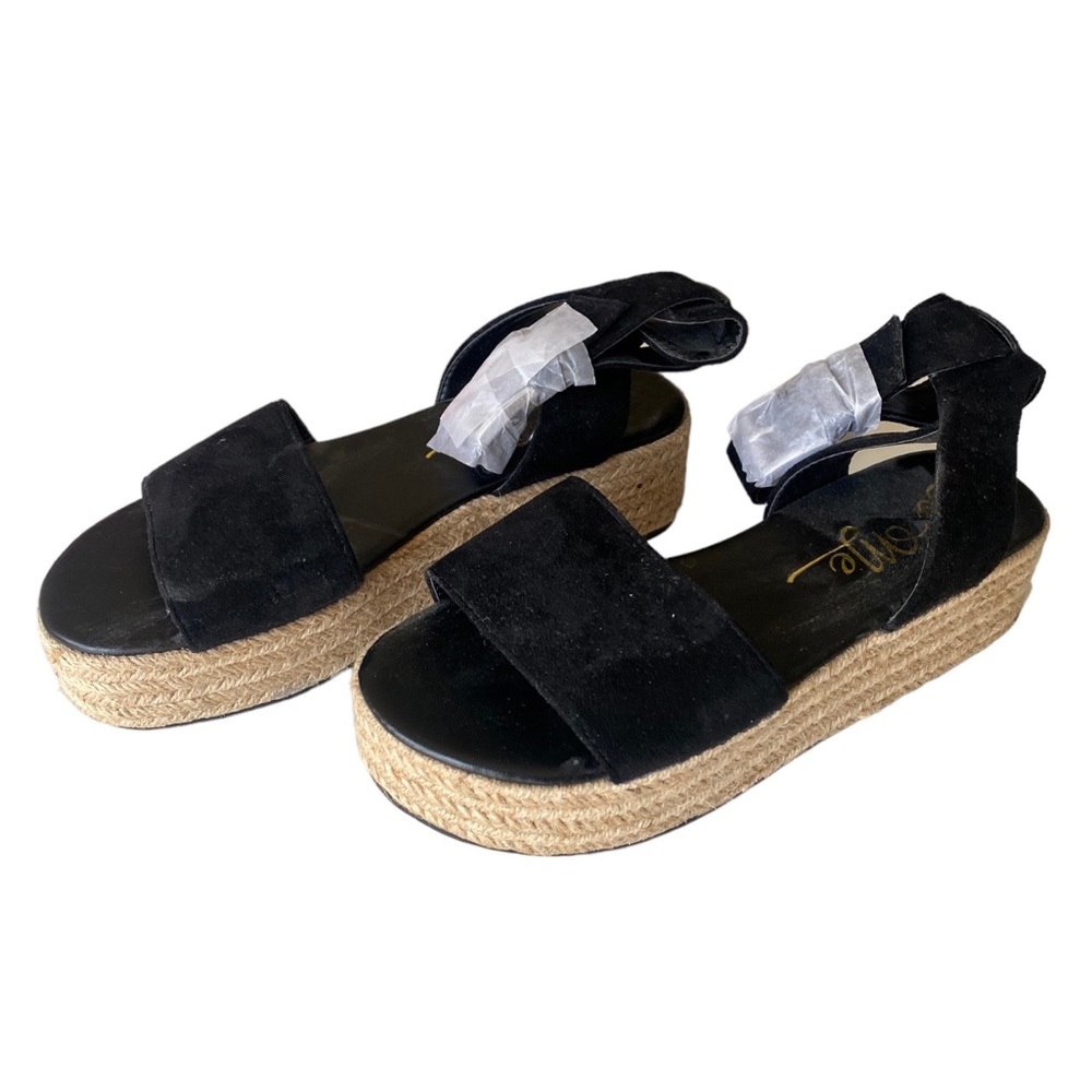 So Me | NWOT Suede Black platform sandals Size 7